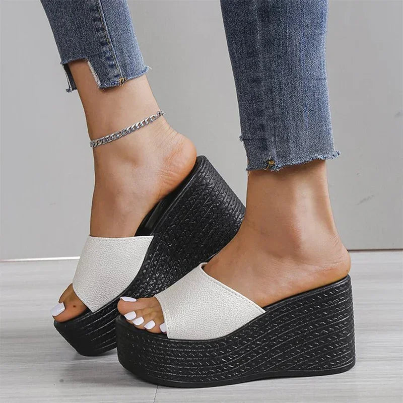 Lilly Wedge